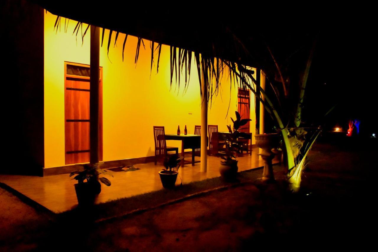 Little Ele Safari Lodge Udawalawe Exteriör bild